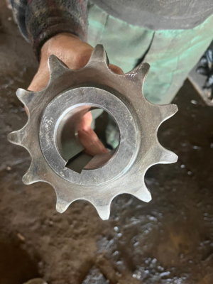 P6820C Sprocket Upper Chain Wheel Upper Sprocket Wheel for Asphalt Paver Spare Parts